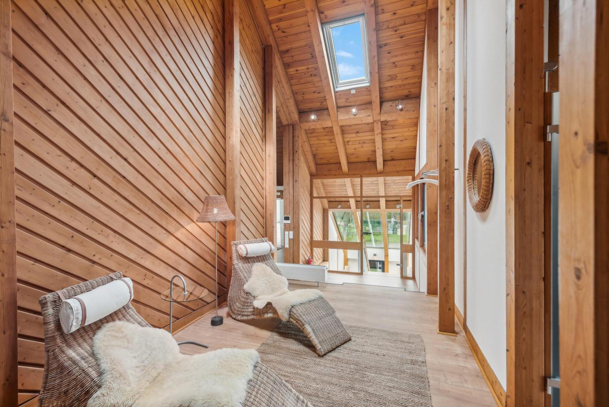 Alpine Golf Retreat: Luxury Maisonette With Sauna Apartment *