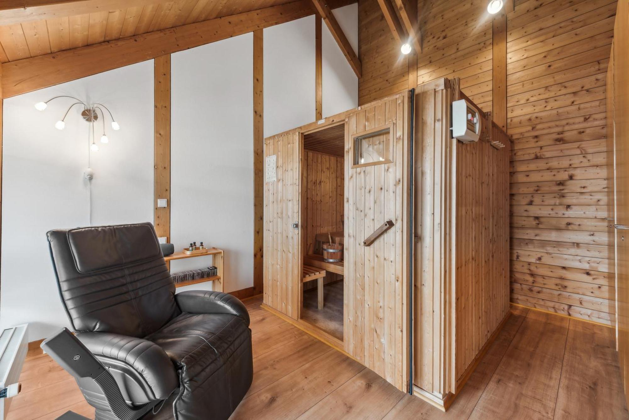 Alpine Golf Retreat: Luxury Maisonette With Sauna Sankt Wendel